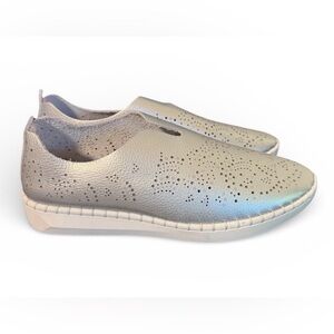 NWOT Bernie Mev Stylish Silver Perforated Women's slip on shoes
